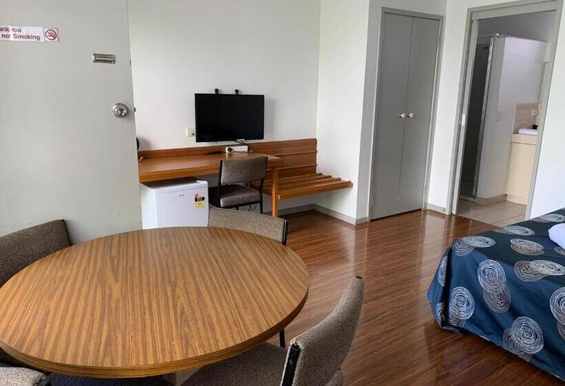 Beaconsfield Lodge Motel