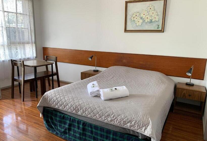 Beaconsfield Lodge Motel