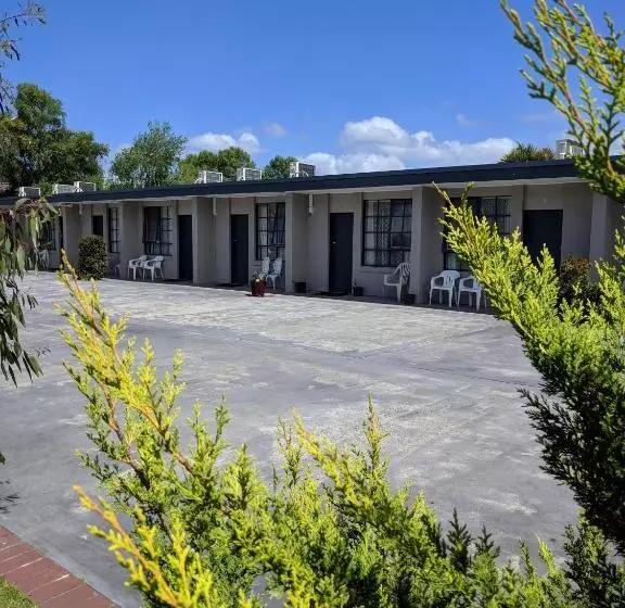 Beaconsfield Lodge Motel