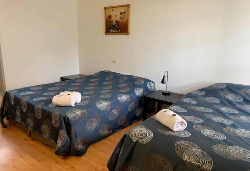 Beaconsfield Lodge Motel