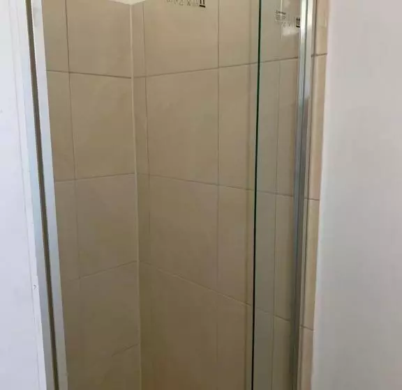 Beaconsfield Lodge Motel