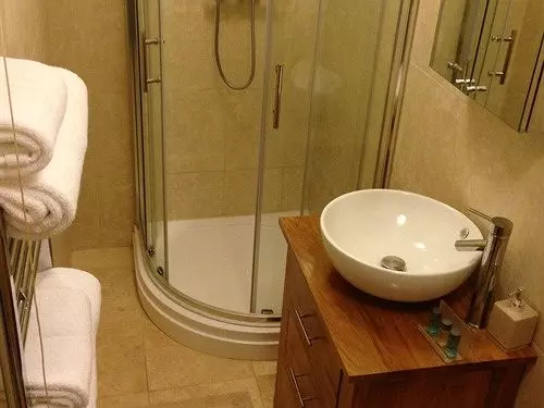 Bed and Breakfast Blue Ball