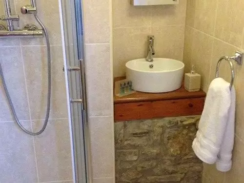 Bed and Breakfast Blue Ball