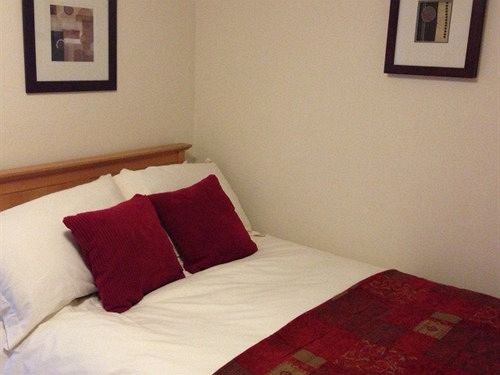 Bed and Breakfast Blue Ball