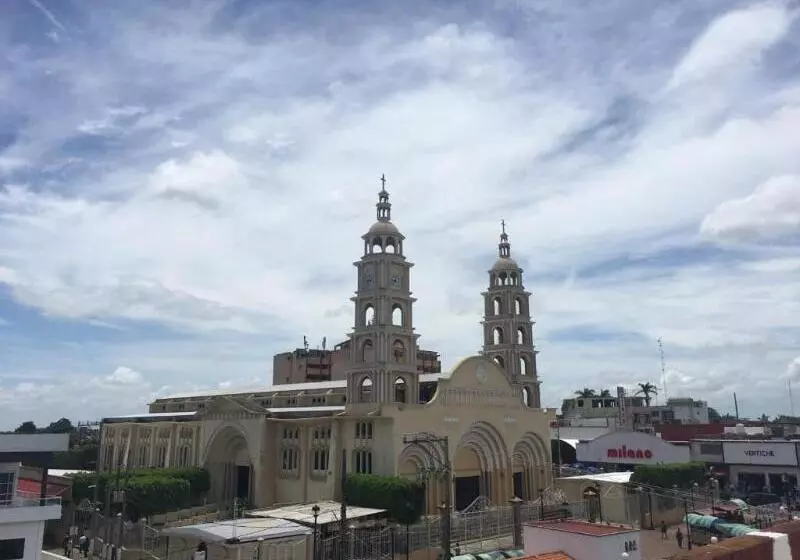 Hotel Arcos Del Parque