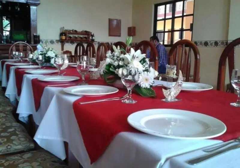 Hotel Arcos Del Parque