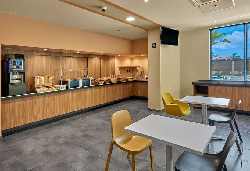 Szálloda City Express Plus By Marriott Cabo San Lucas