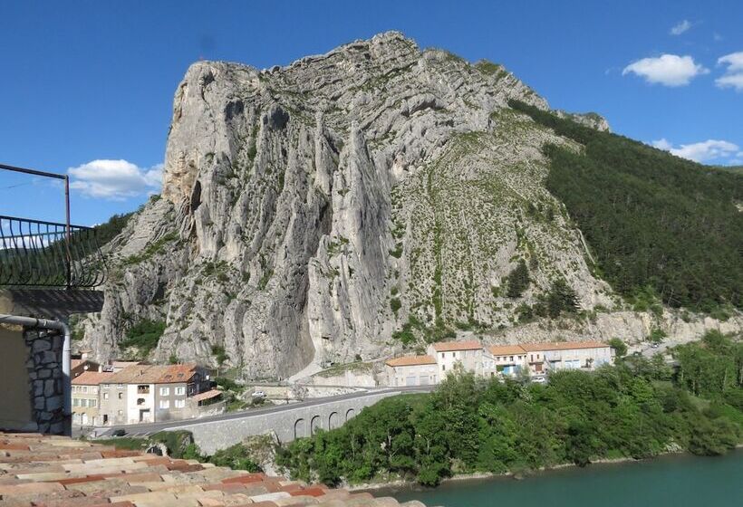 فندق Hôtel De La Citadelle