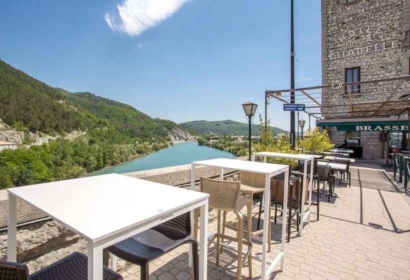 فندق Hôtel De La Citadelle