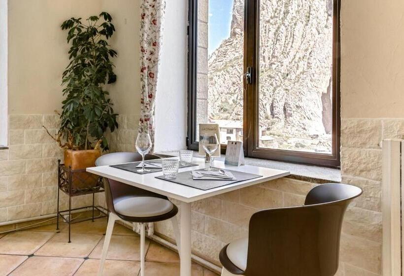 فندق Hôtel De La Citadelle