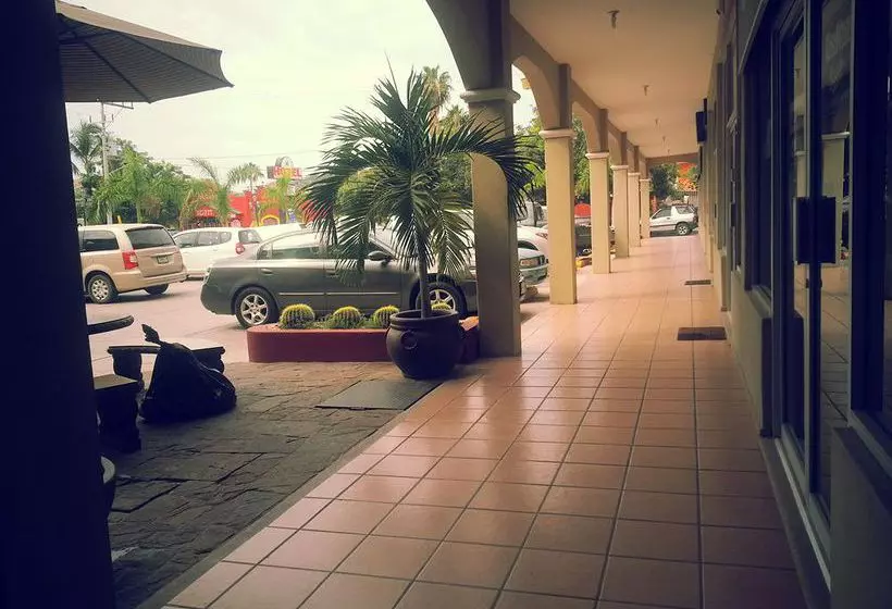 Hotel Plaza Los Arcos