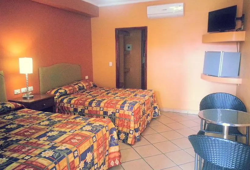 Hotel Plaza Los Arcos