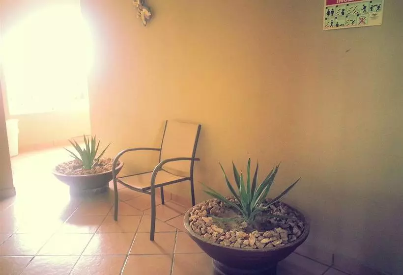 Hotel Plaza Los Arcos