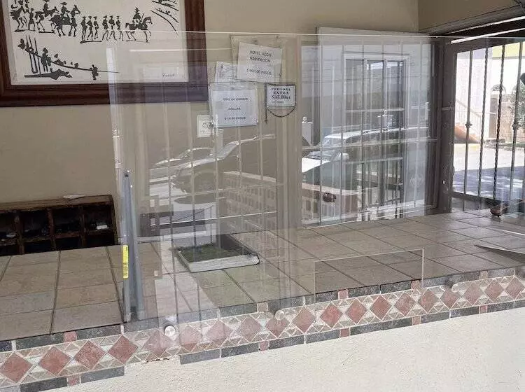 בית מלון כפרי Regis Consulado Ciudad Juarez