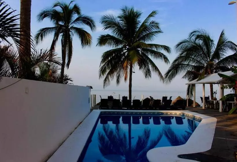 هتل Y Suites Corita