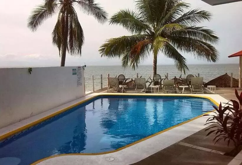 هتل Y Suites Corita