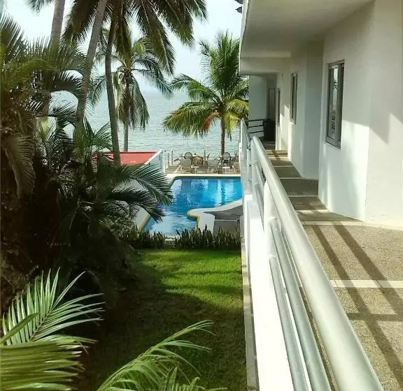 هتل Y Suites Corita