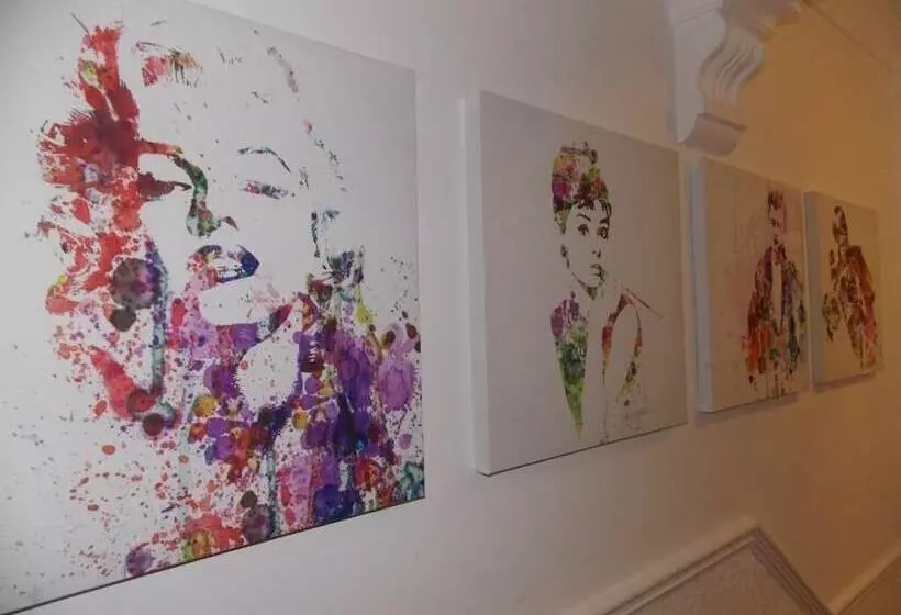 펜션 Diamonds Guest House