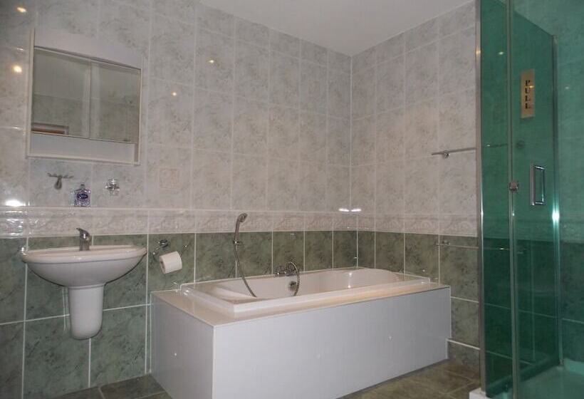 بنسيون Diamonds Guest House