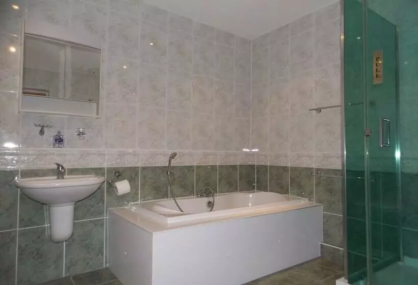 펜션 Diamonds Guest House