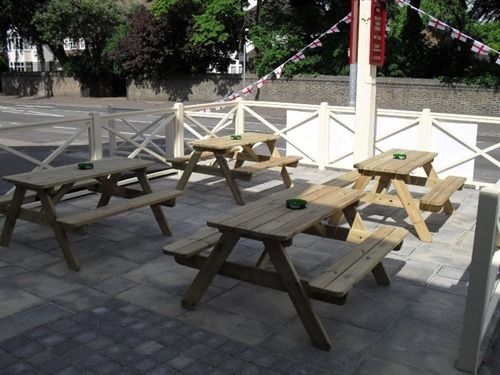 ペンション The Compasses