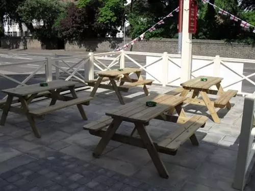 ペンション The Compasses