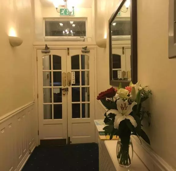 پانسیون The Lindum