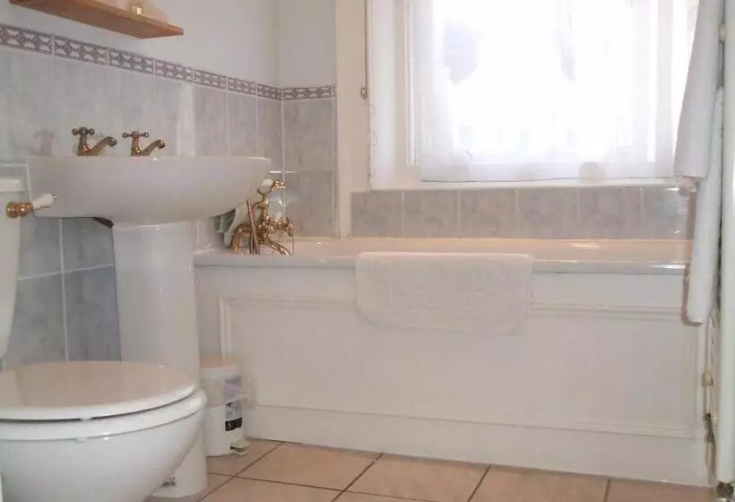 پانسیون The Lindum