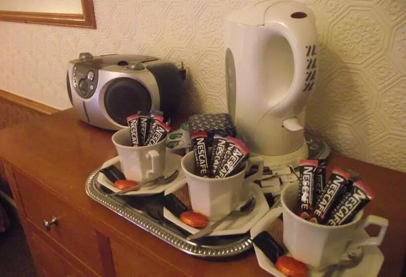 بنسيون The Molly House