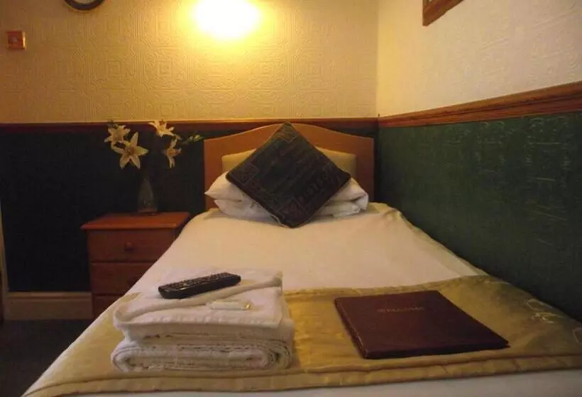 بنسيون The Molly House