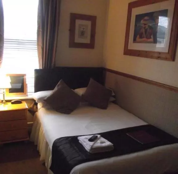 بنسيون The Molly House