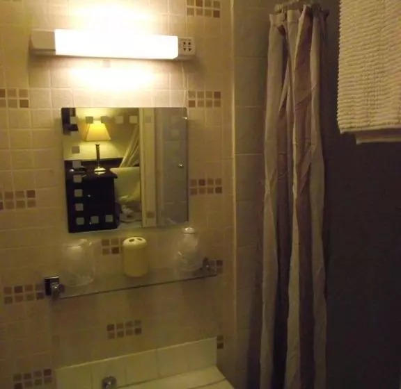 بنسيون The Molly House