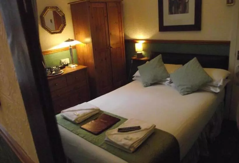 بنسيون The Molly House