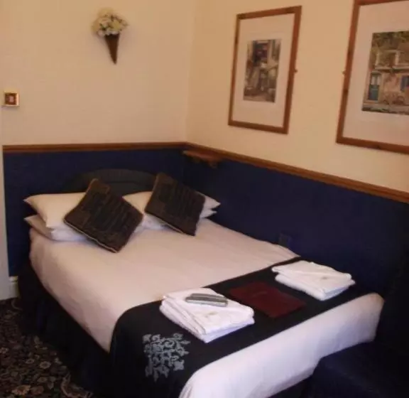 بنسيون The Molly House