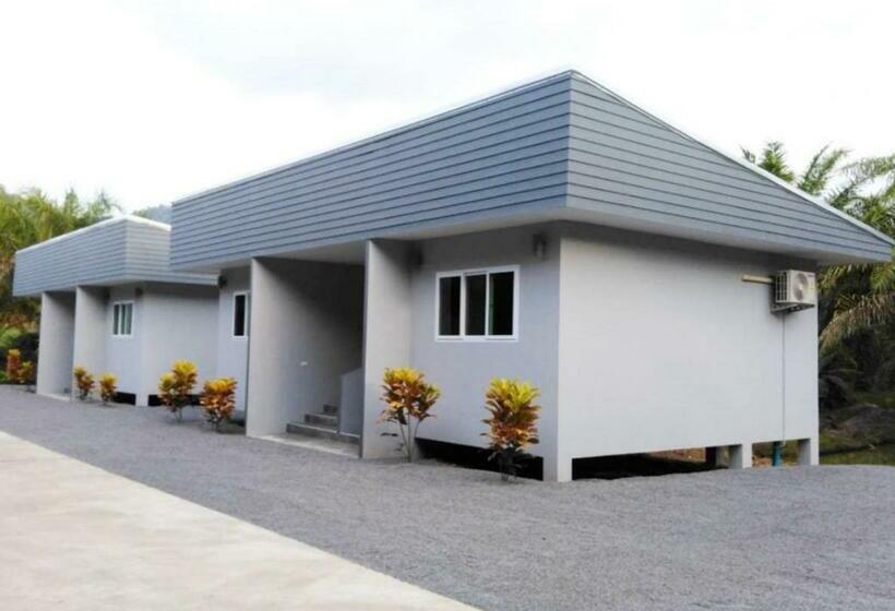 Albergue หมอกยามเช้า กะปง รีสอร์ท