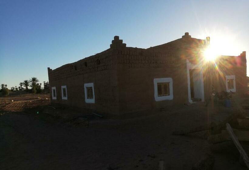 تختخواب و صبحانه Camp Sahara