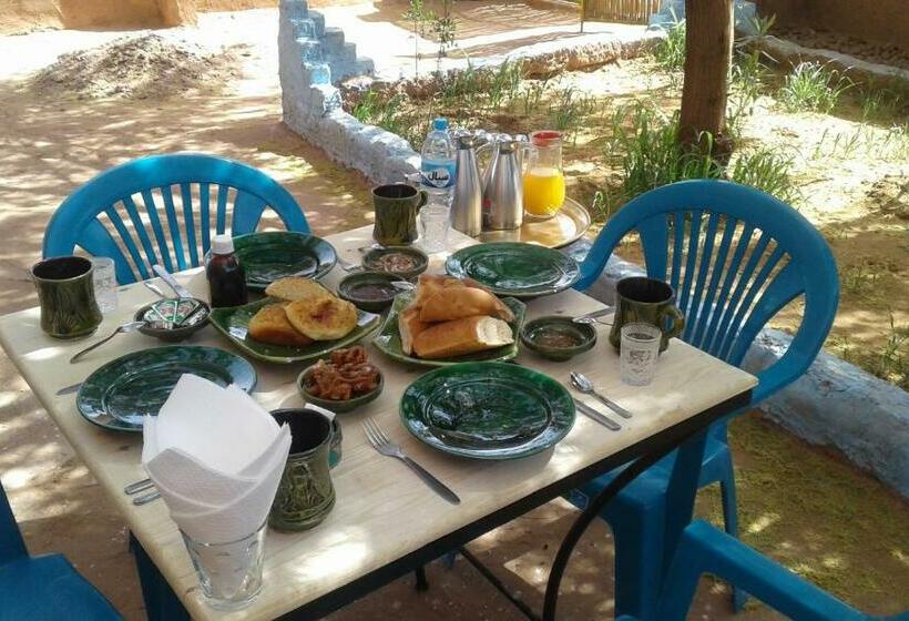 تختخواب و صبحانه Camp Sahara