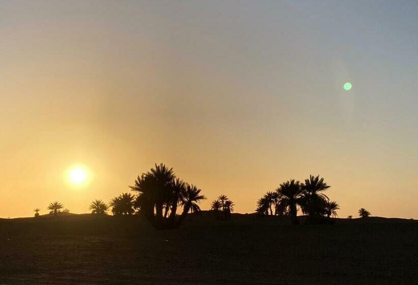 تختخواب و صبحانه Camp Sahara