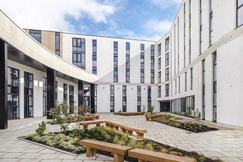 هاستل Destiny Student  Holyrood