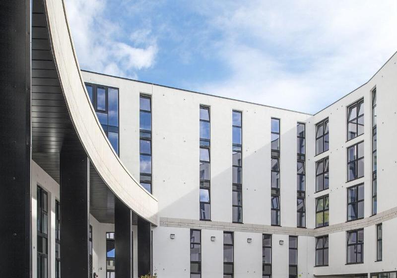 هاستل Destiny Student  Holyrood