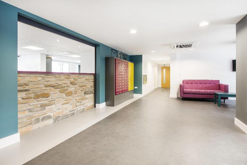 هاستل Destiny Student  Holyrood