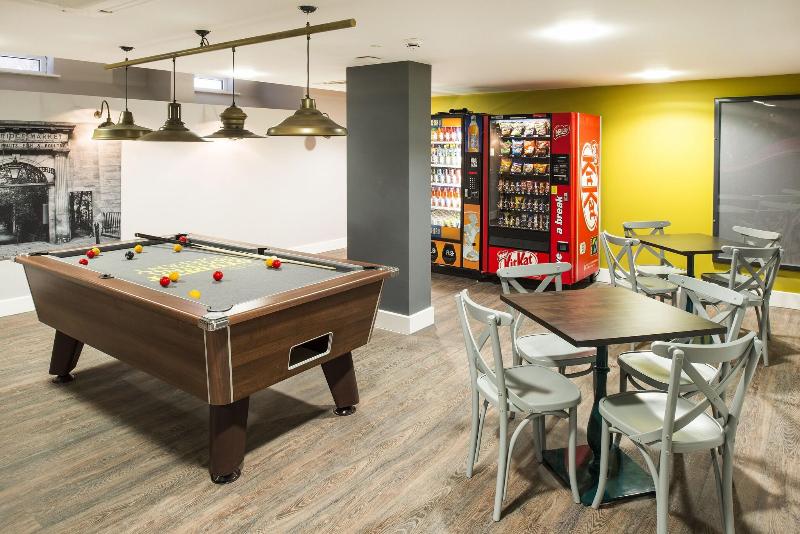 هاستل Destiny Student  Holyrood