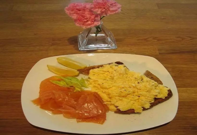 Bed and Breakfast 32 The Green