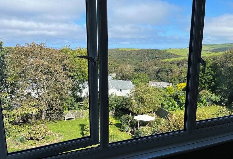 Bed and Breakfast Boscastle House