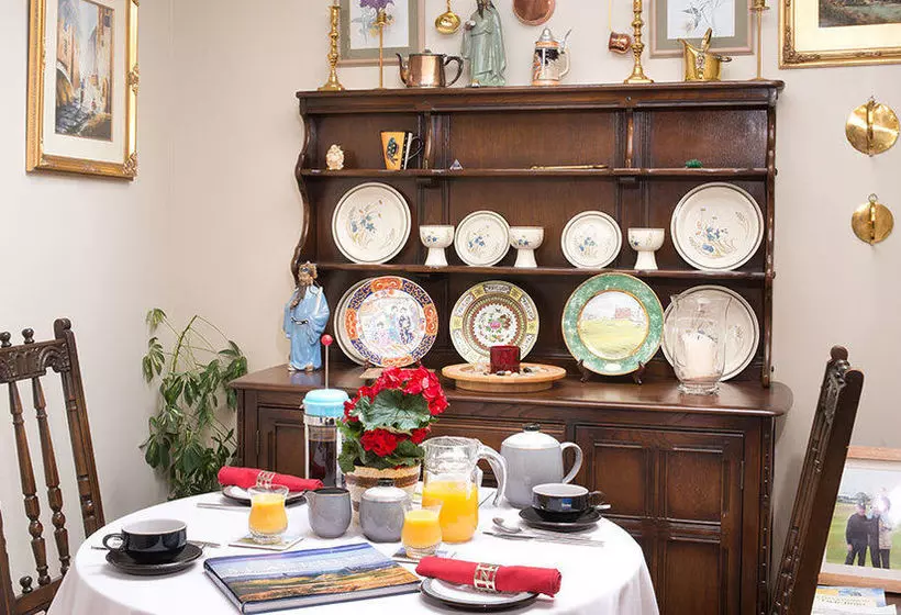 تختخواب و صبحانه Braeside House