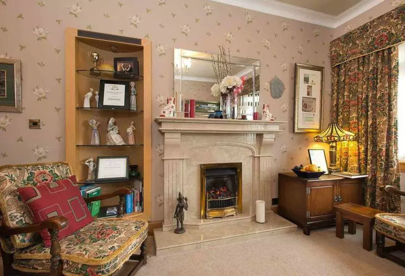 تختخواب و صبحانه Braeside House