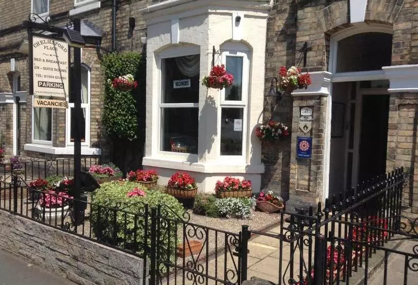 צימר Chelmsford Place Guest House