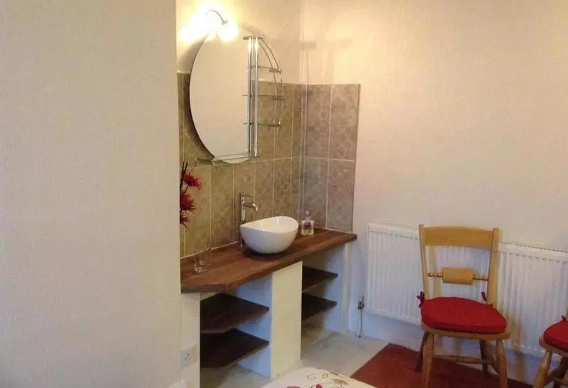 צימר Chelmsford Place Guest House