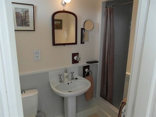 تختخواب و صبحانه Saint Hilda S House