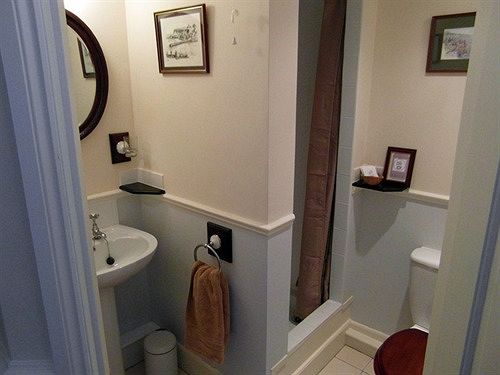 تختخواب و صبحانه Saint Hilda S House